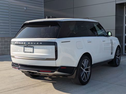 Certified 2024 Land Rover Range Rover SE image 5