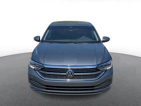 Used 2021 Volkswagen Tiguan SE w/ Panoramic Sunroof Package FWD image 3