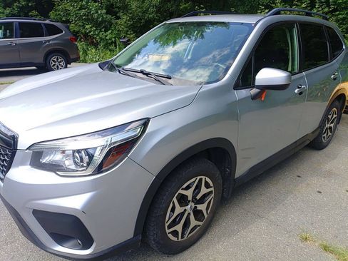 Used 2019 Subaru Forester Premium AWD/4WD image 2