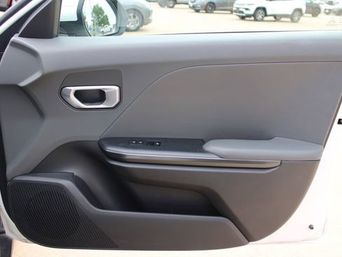 Used 2025 Kia K4 FWD image 33