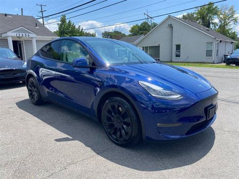 Used 2024 Tesla Model Y Long Range AWD/4WD image 8