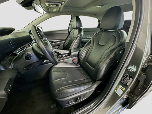 Used 2025 Hyundai Elantra Limited FWD image 13
