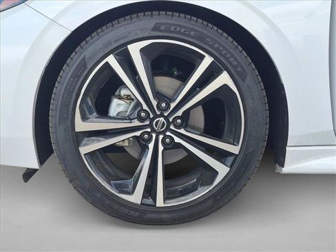 Used 2022 Nissan Sentra SR w/ SR Premium Package image 23