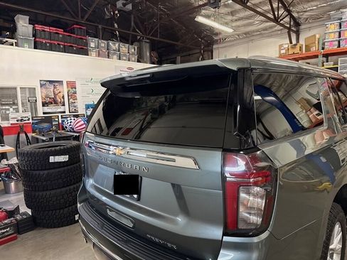 Used 2023 Chevrolet Suburban Premier image 8