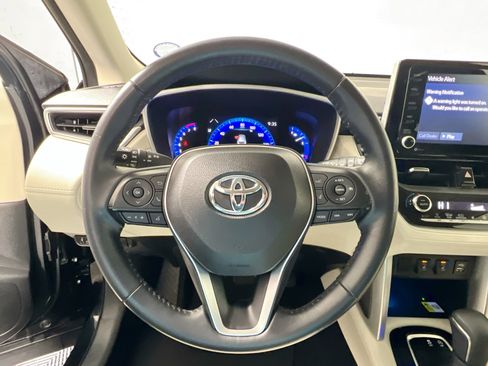 Used 2022 Toyota Corolla Cross XLE image 17