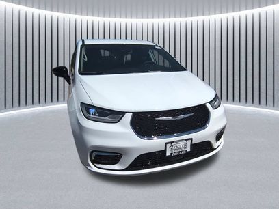 Certified 2024 Chrysler Pacifica Touring-L