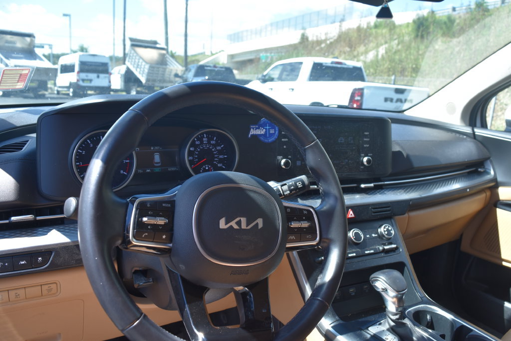 Used 2023 Kia Carnival LX FWD image 13