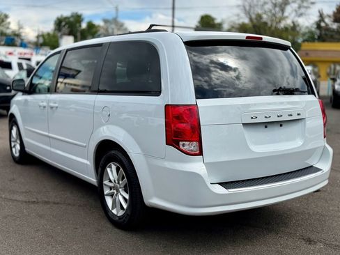 Used 2016 Dodge Grand Caravan SXT FWD image 3