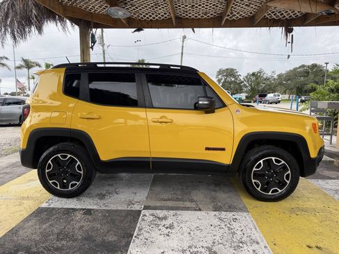 Used 2016 Jeep Renegade Trailhawk AWD/4WD image 3