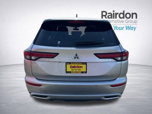 Used 2024 Mitsubishi Outlander SE image 8