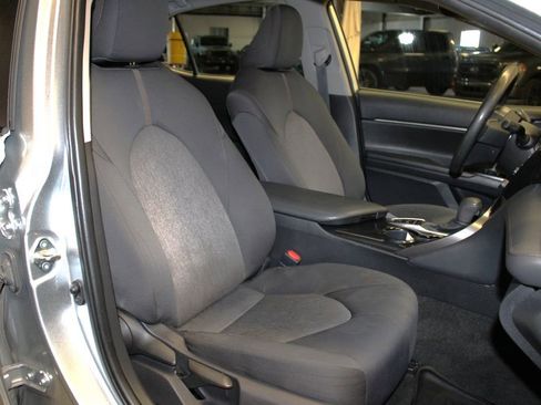 Used 2020 Toyota Camry LE image 24