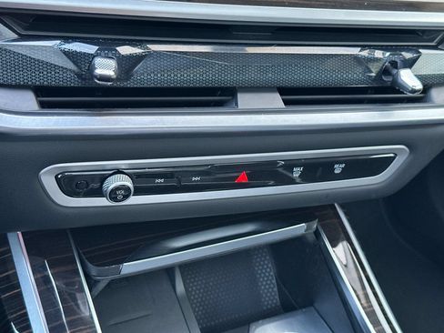 Used 2025 BMW X7 xDrive40i w/ Premium Package AWD/4WD image 25
