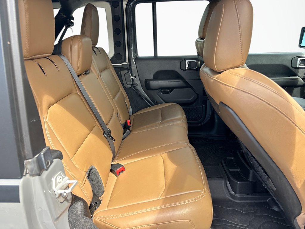 Used 2020 Jeep Wrangler Unlimited Rubicon w/ Dual Top Group AWD/4WD image 16