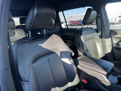 Used 2024 Jeep Grand Cherokee L Limited w/ Luxury Tech Group II image 24