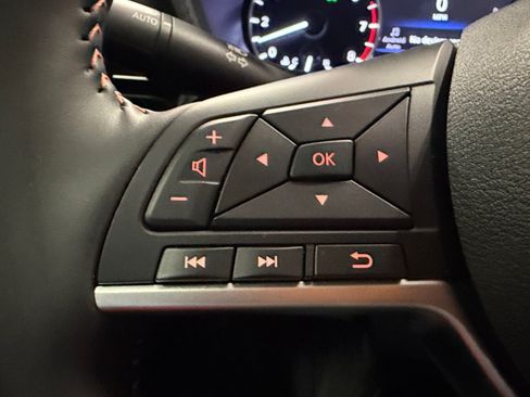 Used 2025 Nissan Sentra SR FWD image 17