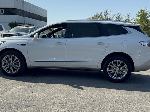 Used 2023 Buick Enclave Essence w/ Experience Buick Package AWD/4WD image 4