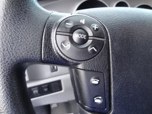 Used 2011 Toyota Tundra 4x4 CrewMax image 12