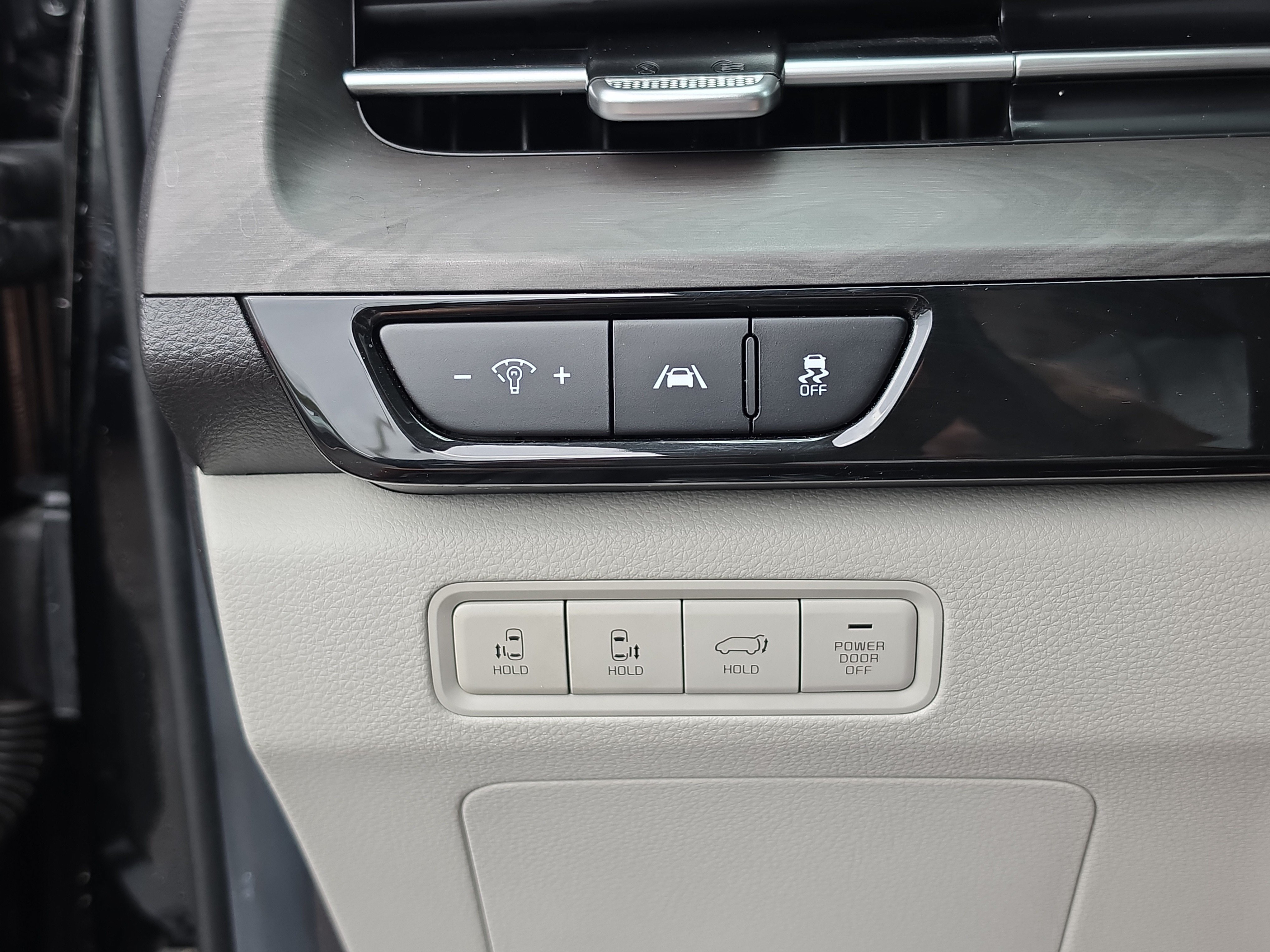 Certified 2024 Kia Carnival EX FWD image 29