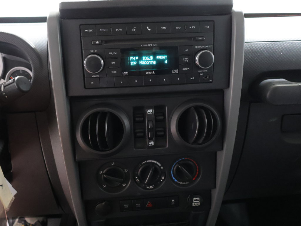 Used 2010 Jeep Wrangler Unlimited Rubicon w/ Dual Top Group AWD/4WD image 23
