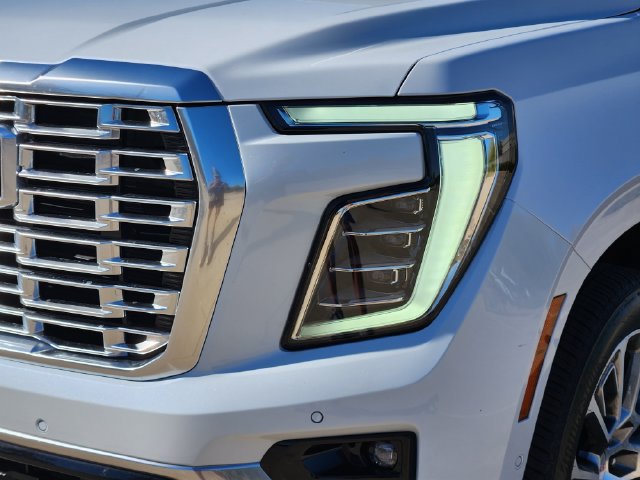 Used 2026 GMC Yukon Denali w/ Sun & Power Step Package AWD/4WD image 9