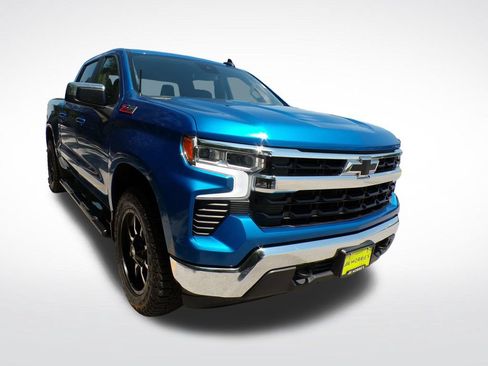 Used 2023 Chevrolet Silverado 1500 LT w/ Z71 Off-Road Package AWD/4WD image 9