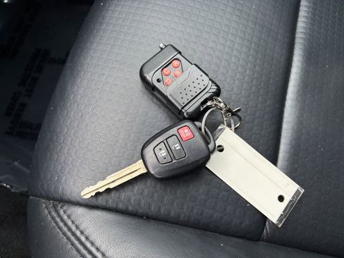 Used 2019 Toyota Tacoma TRD Off-Road w/ TRD Premium Off Road Package image 36