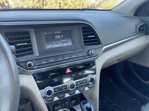 Used 2020 Hyundai Elantra SE image 7