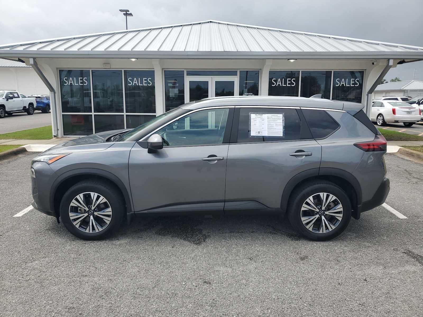 Used 2023 Nissan Rogue SV w/ SV Premium B Package AWD/4WD image 2