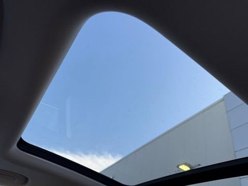 Used 2022 Buick Envision Essence w/ Safety Package image 19