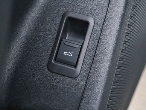 Used 2025 Audi Q6 e-tron Premium w/ Convenience Package image 28