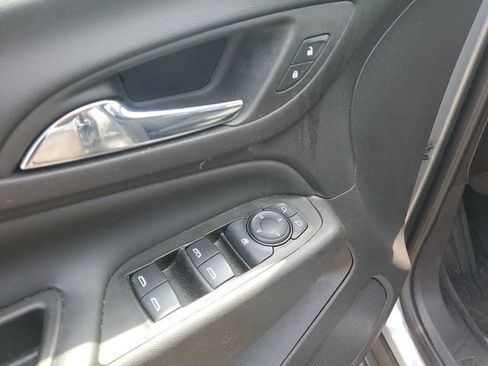 Used 2024 Chevrolet Equinox LT w/ LPO, Floor Liner Package FWD image 22