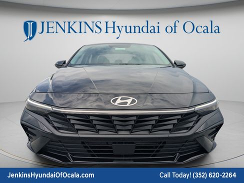 New 2026 Hyundai Elantra Limited FWD image 10