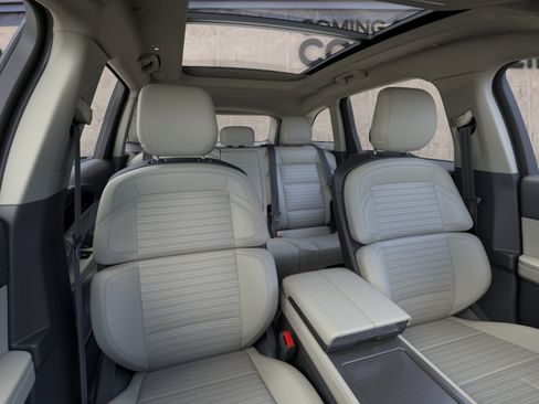 New 2026 Lincoln Nautilus Reserve AWD/4WD image 10