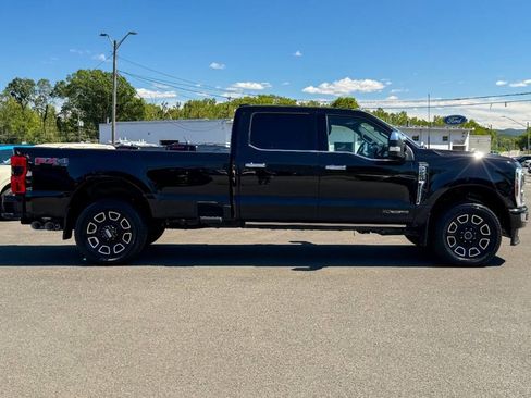 Used 2024 Ford F250 Platinum image 2