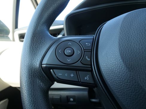 Used 2025 Toyota Corolla LE image 21