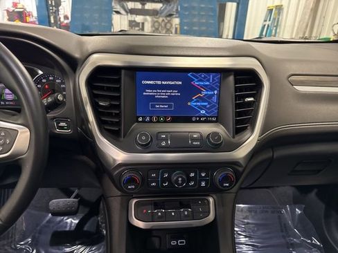 Used 2023 GMC Acadia SLT FWD image 4