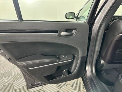 Used 2019 Chrysler 300 S AWD/4WD image 11
