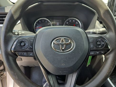 Used 2021 Toyota RAV4 LE FWD image 12