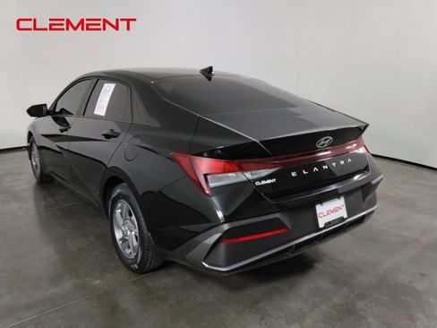 Used 2025 Hyundai Elantra SE FWD image 7