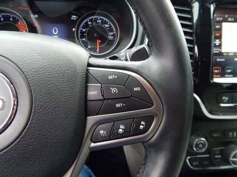 Used 2020 Jeep Cherokee Limited w/ Technology Group image 13