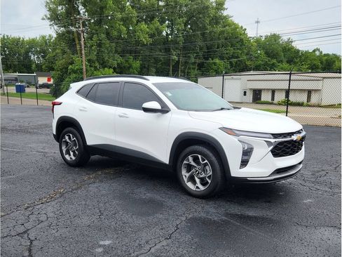 Used 2024 Chevrolet Trax LT FWD image 12