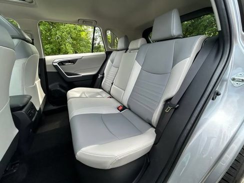 Used 2022 Toyota RAV4 XLE Premium AWD/4WD image 32