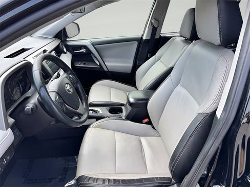 Used 2018 Toyota RAV4 XLE image 10