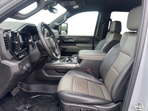 Used 2024 Chevrolet Silverado 2500 ZR2 w/ Technology Package AWD/4WD image 10