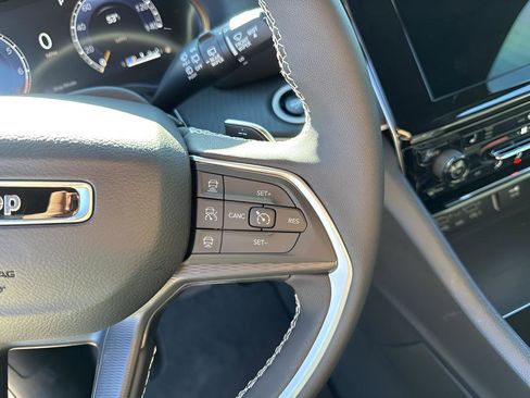 New 2025 Jeep Grand Cherokee Altitude image 30