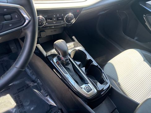 Used 2025 Chevrolet Trax LT w/ LT Convenience Package image 42