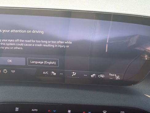 Used 2025 Buick Enclave Sport Touring w/ Power Package image 21