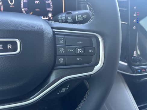 Used 2022 Jeep Wagoneer Series I w/ Convenience Group I AWD/4WD image 19