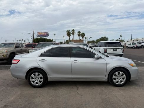 Used 2011 Toyota Camry LE FWD image 12