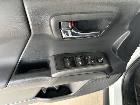 Used 2022 Toyota Tacoma TRD Sport w/ TRD Premium Sport Package AWD/4WD image 12